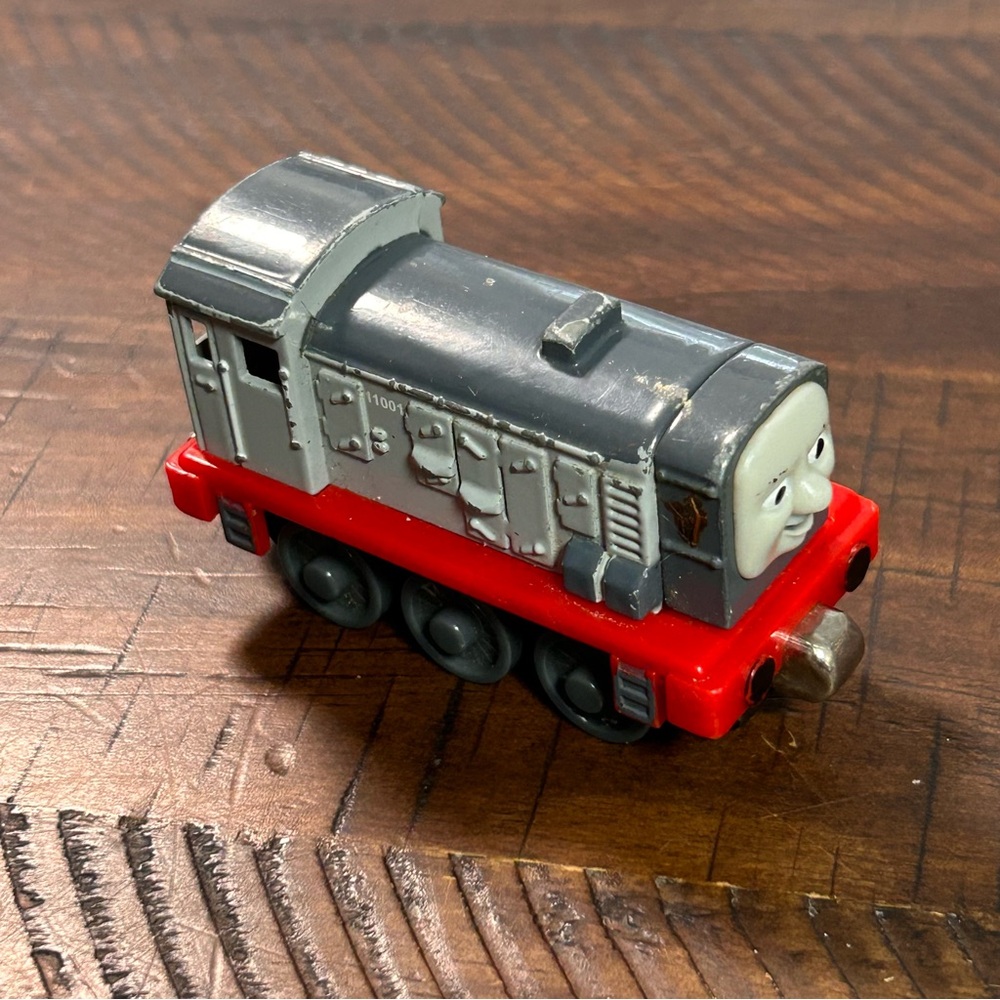 Thomas The Train Dennis Tank Engine Diecast Metal Rare Take and Play Gray Friend
